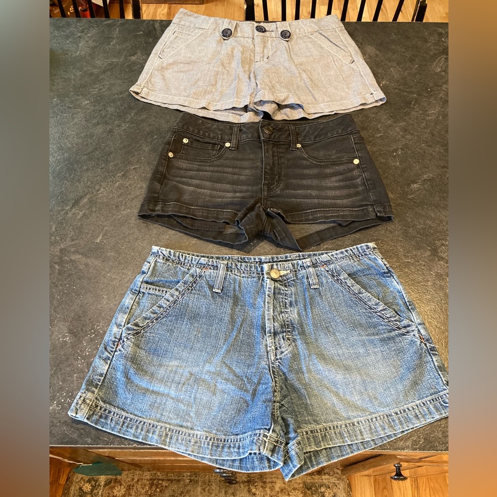 Women American Eagle lot of 3 pair of shorts size 4